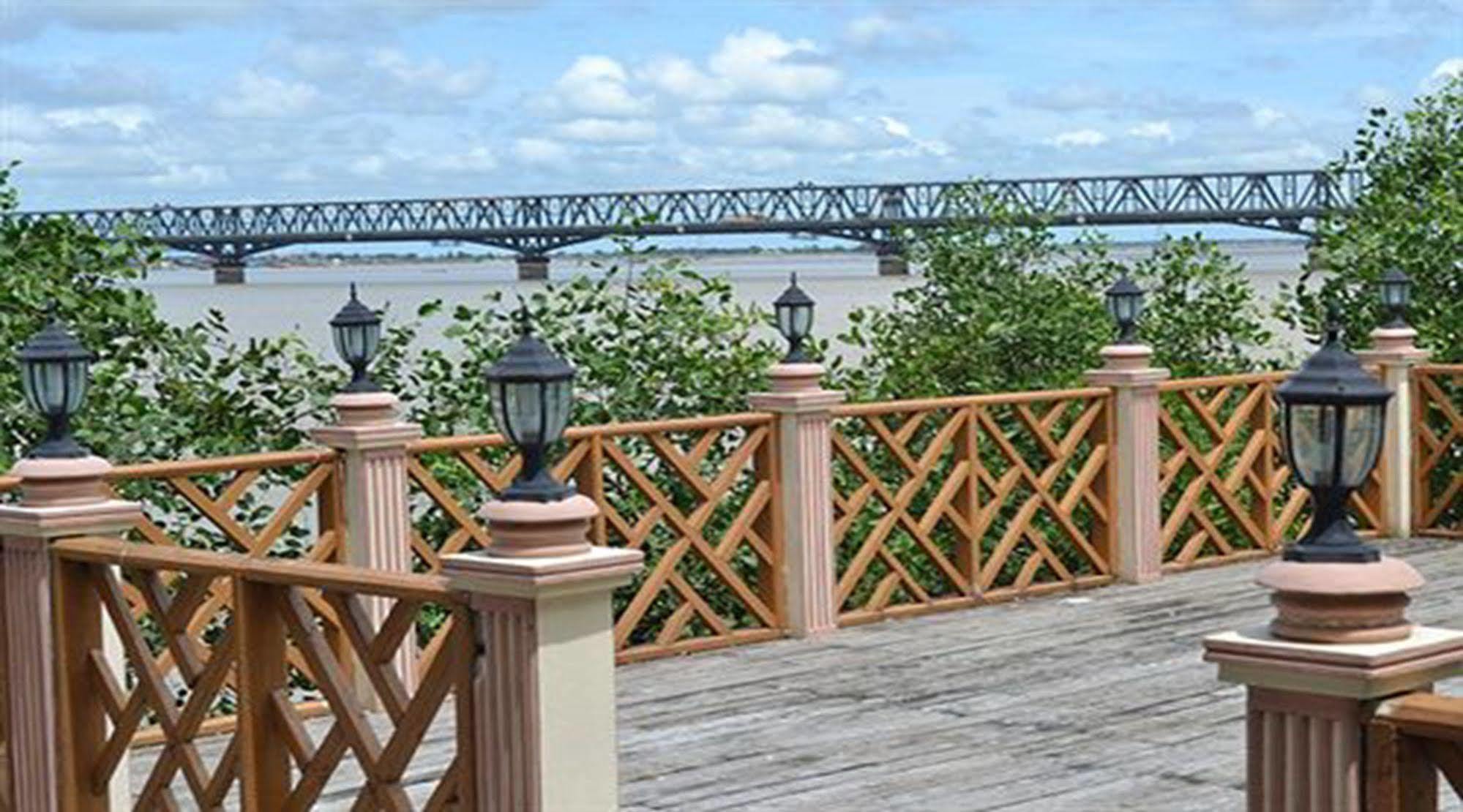 Excel River View Rangoon Buitenkant foto